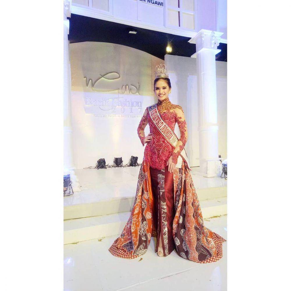 Kebaya Lois Tangel. (instagram.com/loistangel/)