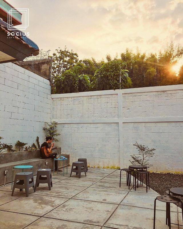 potret kafe Socius Coffee House di Tangerang Selatan (instagram.com/lemarikopi)