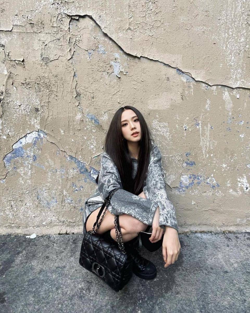 Jisoo Blackpink (instagram.com/sooyaaa__)