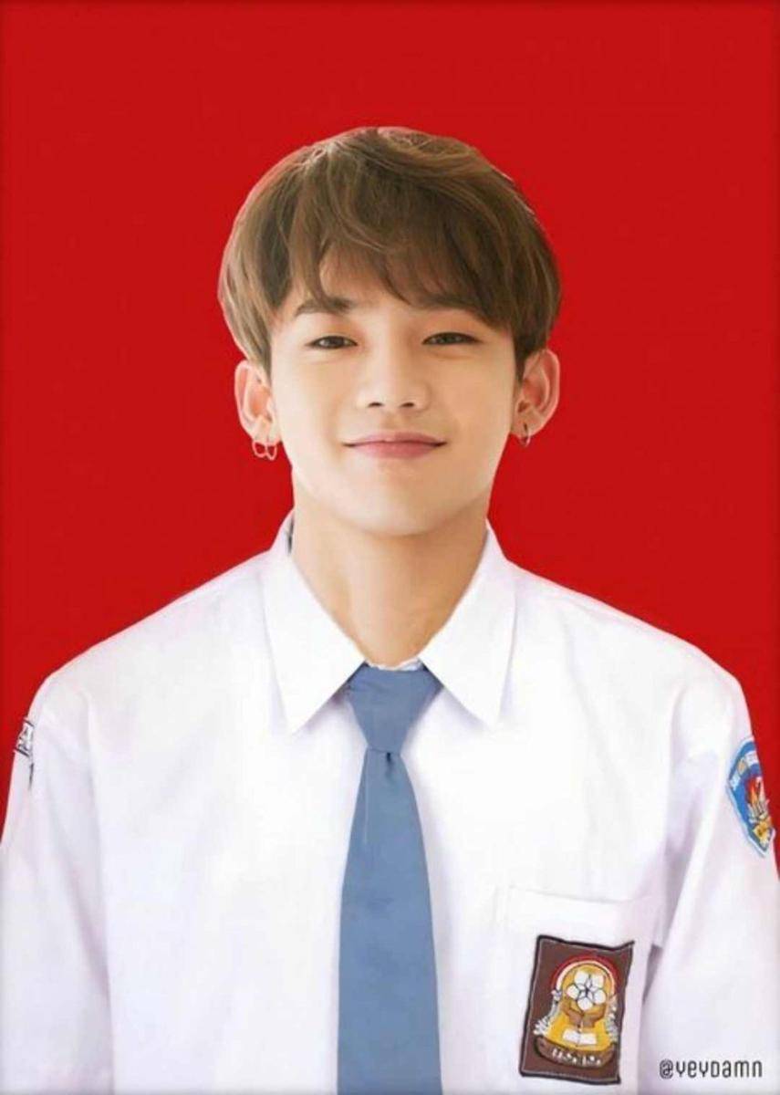 Foto artis Korea pakai baju SMA (Pinterest.com/purplxx purplxx/)