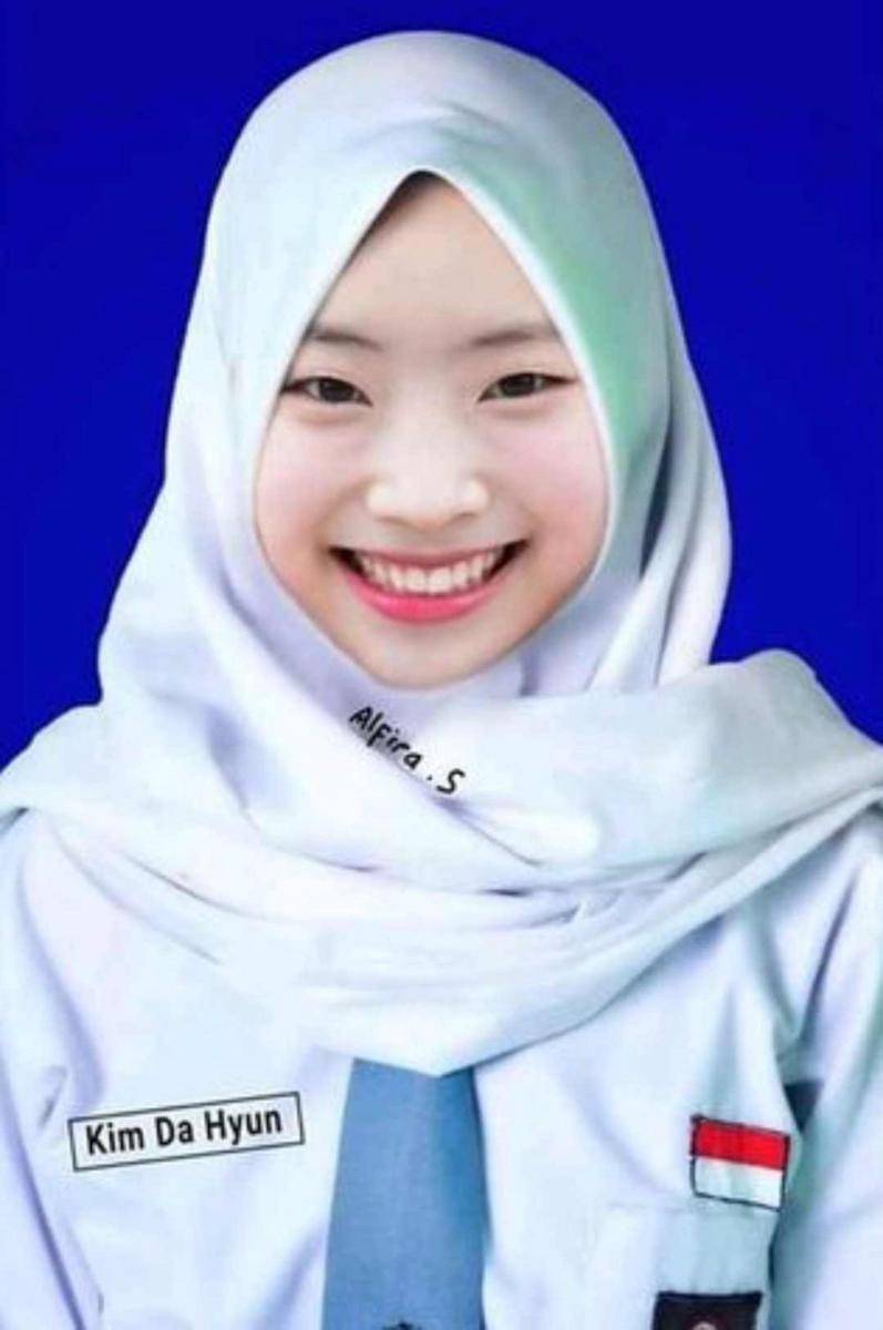 Foto artis Korea pakai baju SMA (Pinterest.com/purplxx purplxx/)