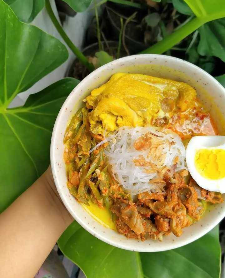 Lontong kari ayam (instagram.com/mariska_kitchen)