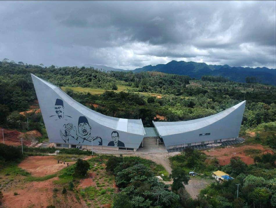 Monumen Nasional PDRI (instagram.com/iggoy)