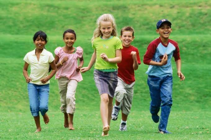 ilustrasi bermain bersama teman (wcrf.org)