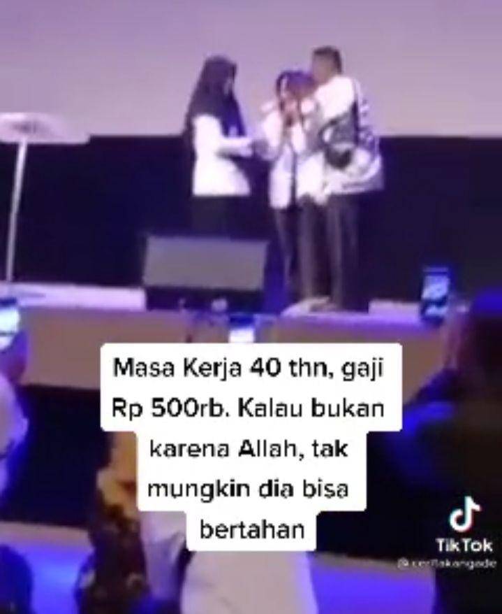 Viral guru mengajar selama 40 tahun/ Facebook @fonny