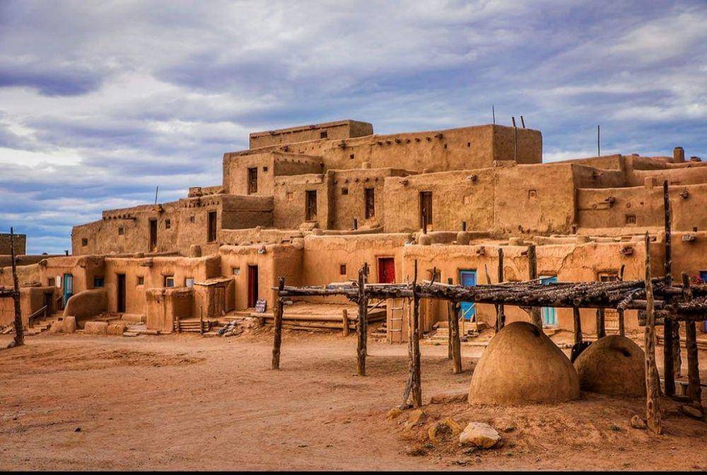 Arsitektur bangunan di Taos (instagram.com/taos)