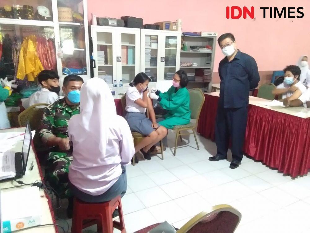 Pelajar di Kota Binjai, yang menjalani vaksinasi (IDN Times/ Bambang Suhandoko)