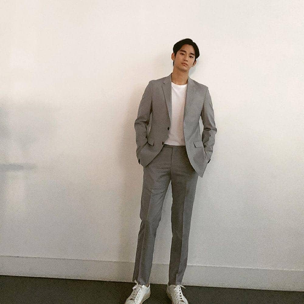 ootd sneakers Kim Soo Hyun (instagram.com/soohyun_k216)