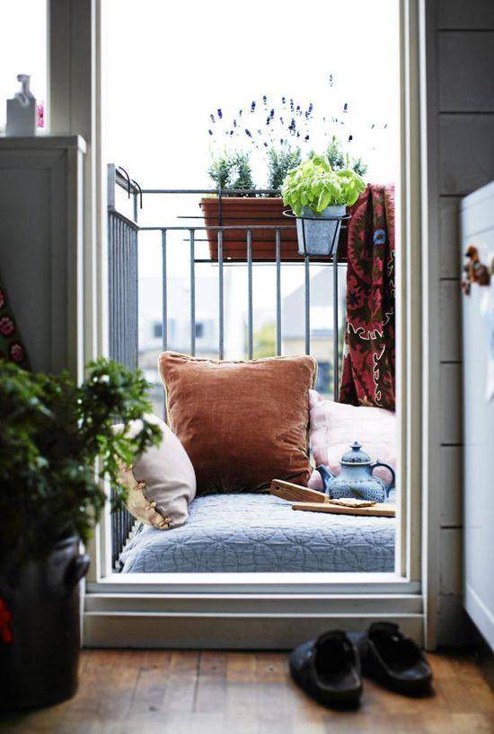 ilustrasi balkon apartemen (digsdigs.com)