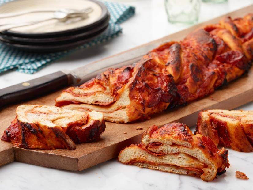 ilustrasi braided pizza bread (foodnetwork.com)