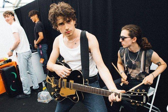 Elijah Hewson, Ryan McMahon, Josh Jenkinson, dan Robert Keating di backstage (instagram.com/inhalerdublin)