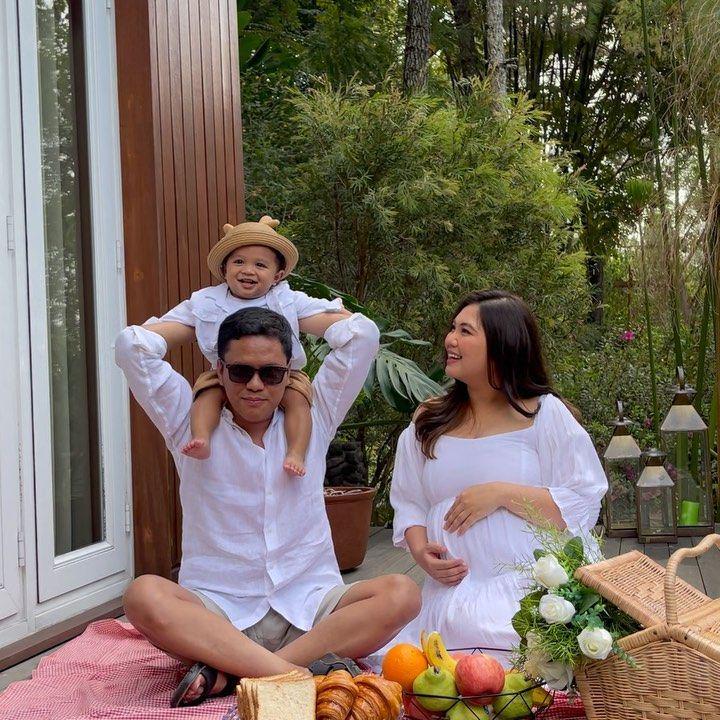 maternity shoot Tiara Pangestika (instagram.com/tiarapangestika)