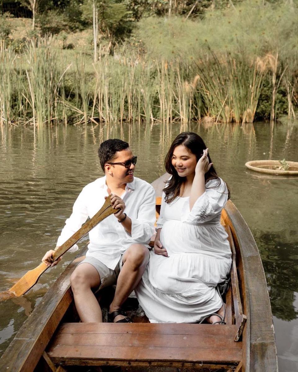 maternity shoot Tiara Pangestika (instagram.com/tiarapangestika)
