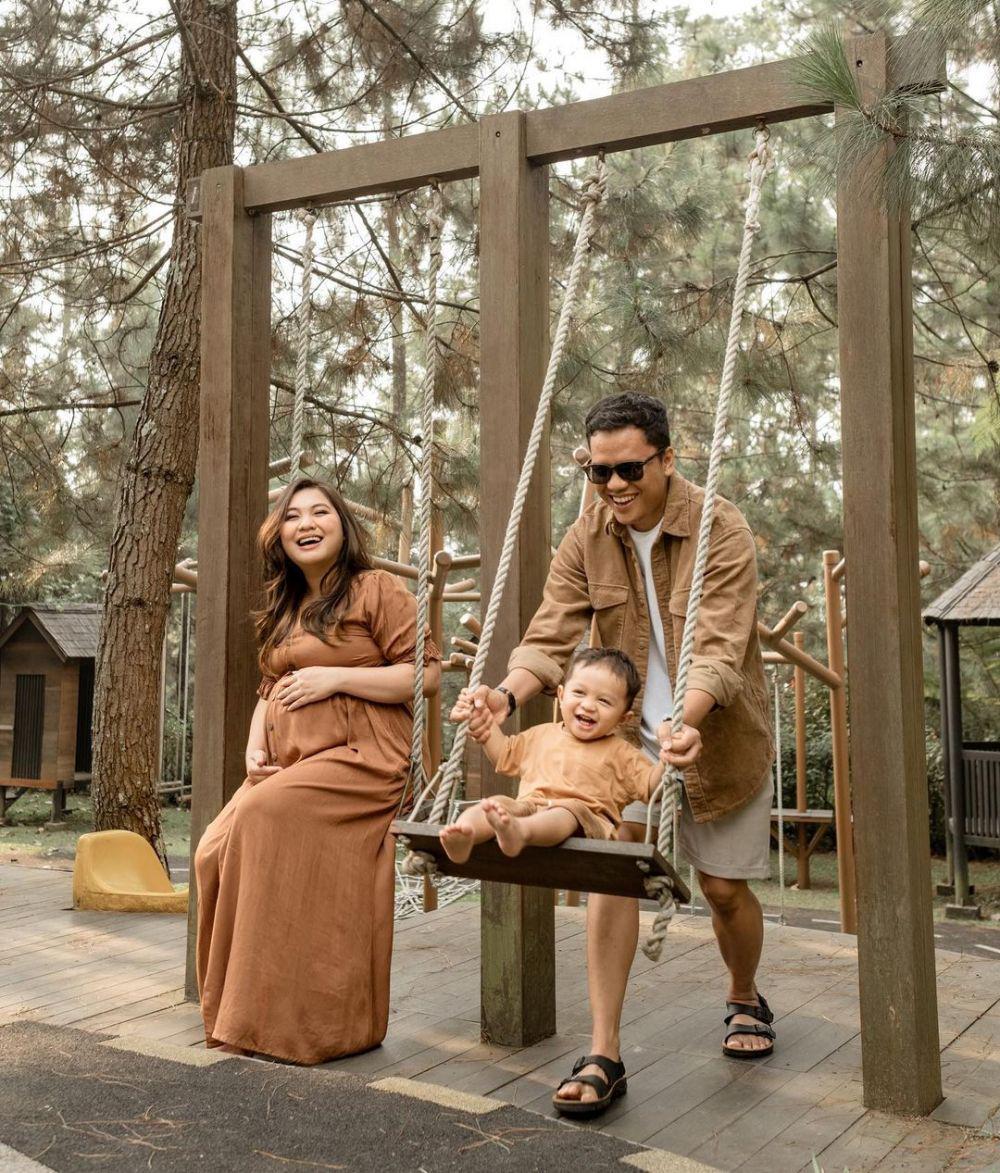 maternity shoot Tiara Pangestika (instagram.com/tiarapangestika)