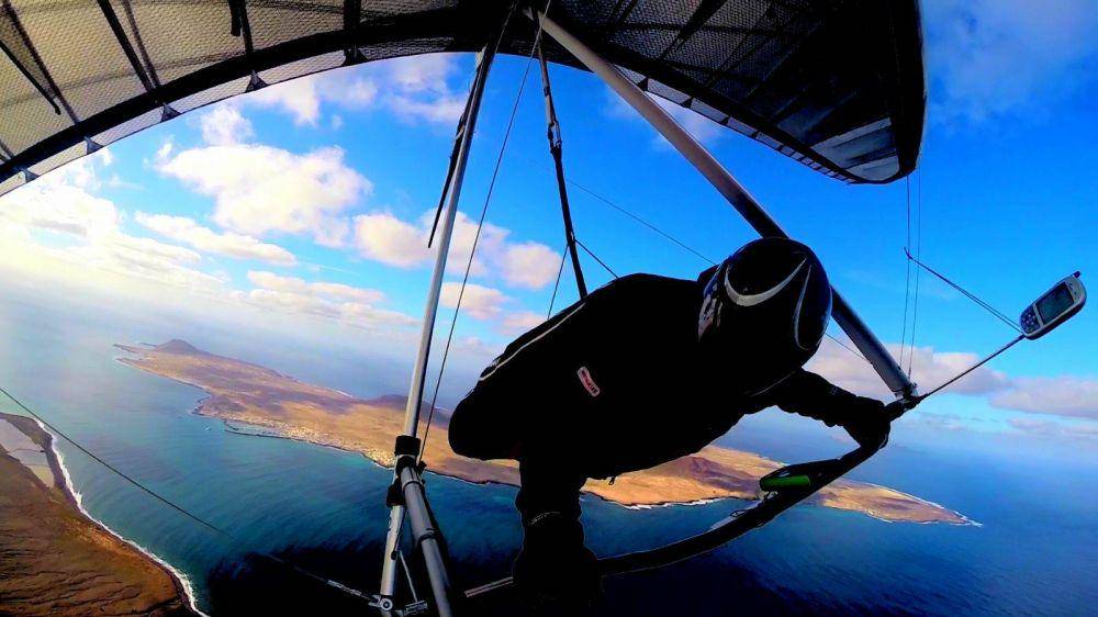 ilustrasi permainan hang gliding (facebook.com/HangGlidingLanzarote)