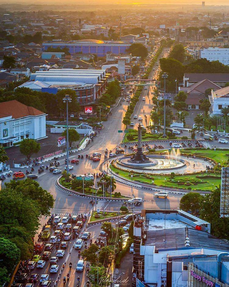Tugu Muda (Instagram.com/wachide)
