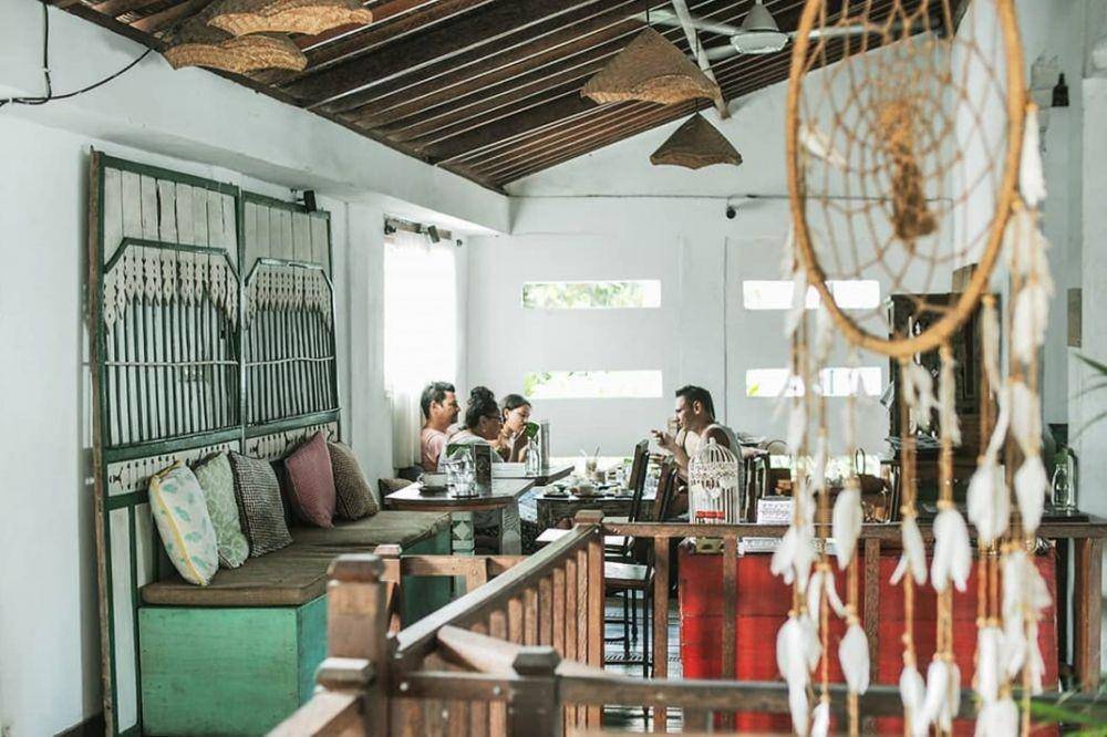 Suasana klasik The Koop Roaster & Cafe (instagram.com/thekoopcafe)