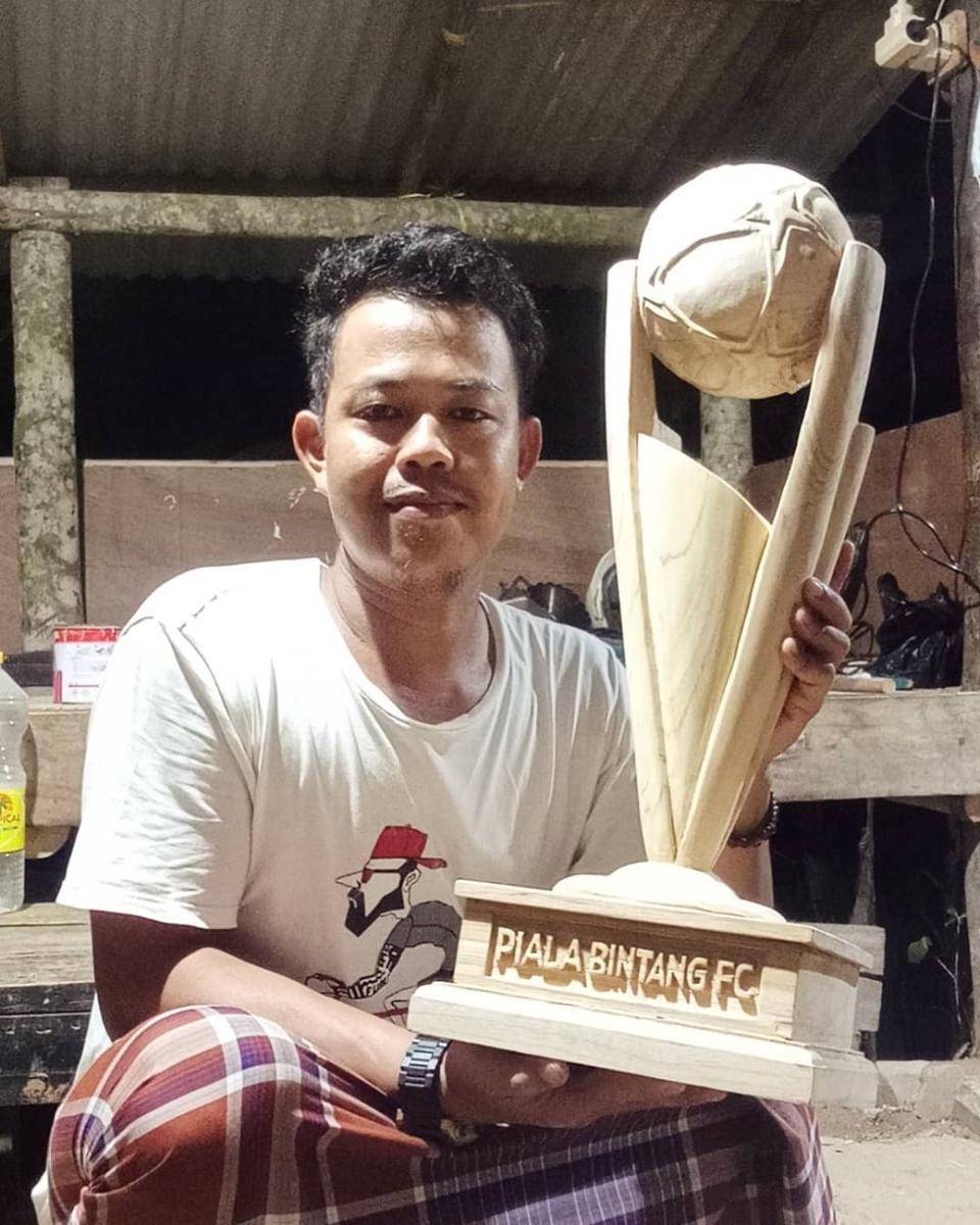 ukiran kayu (instagram.com/iqbal_art_sawarna)