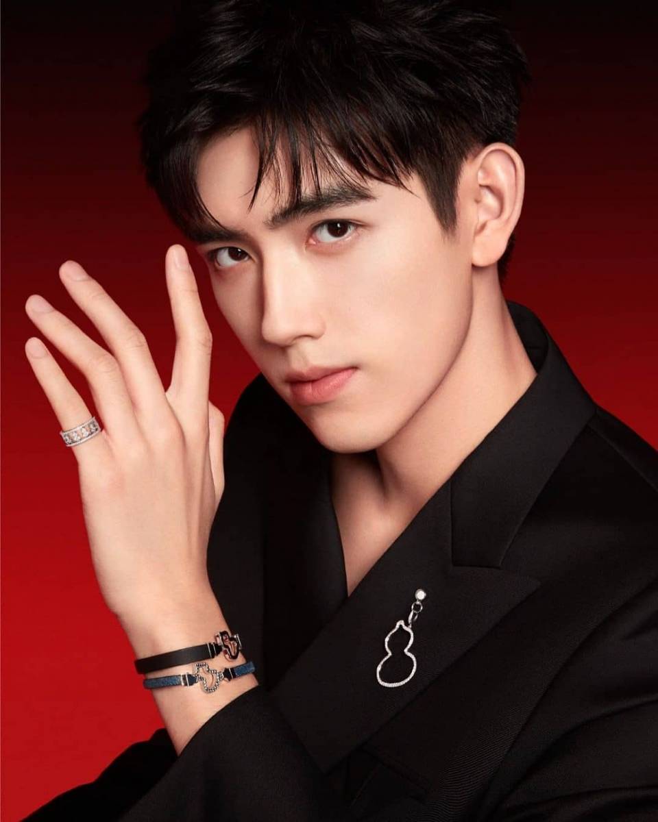 Arthur Chen (instagram.com/arthurchenfeiyu)