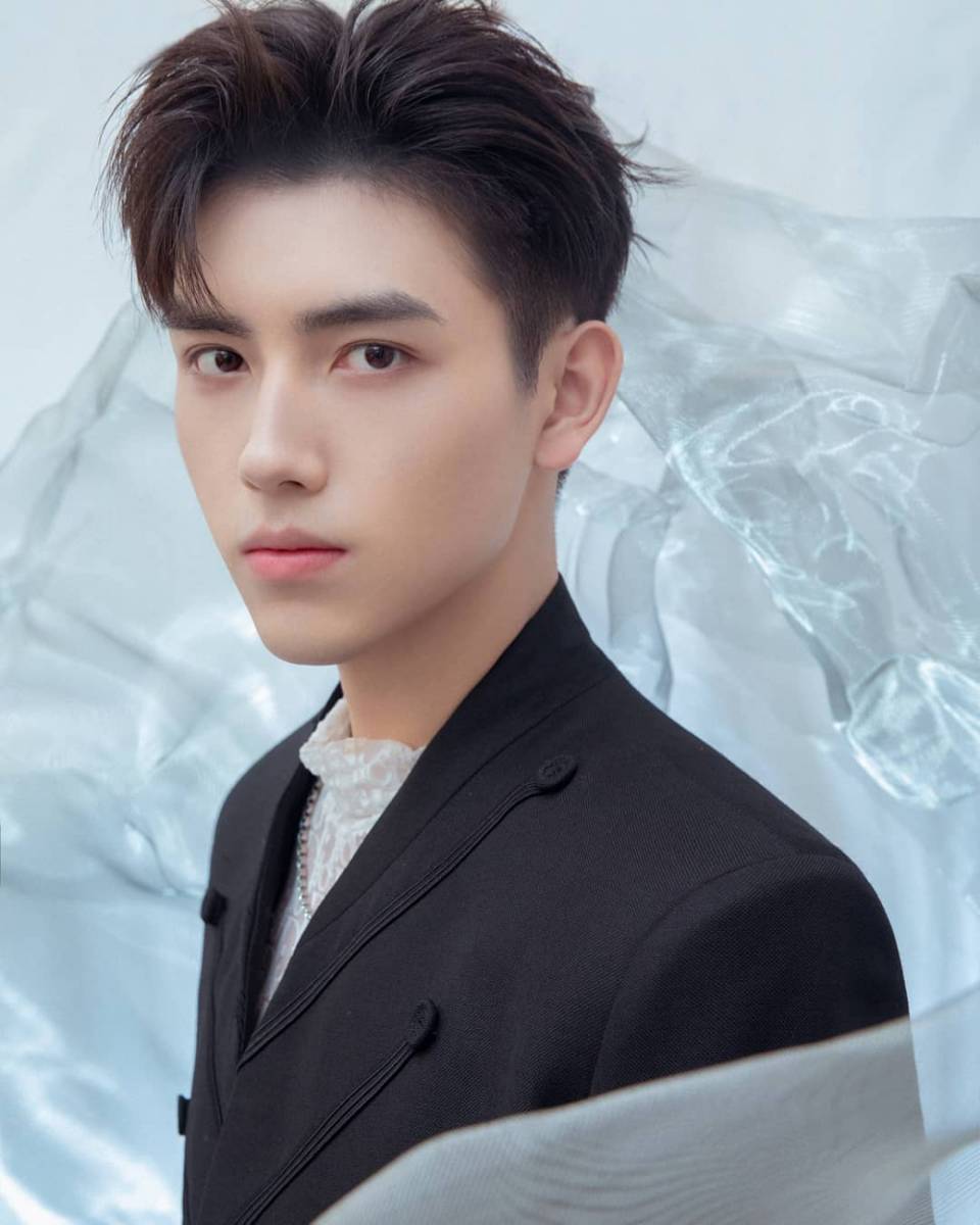Arthur Chen (instagram.com/arthurchenfeiyu)