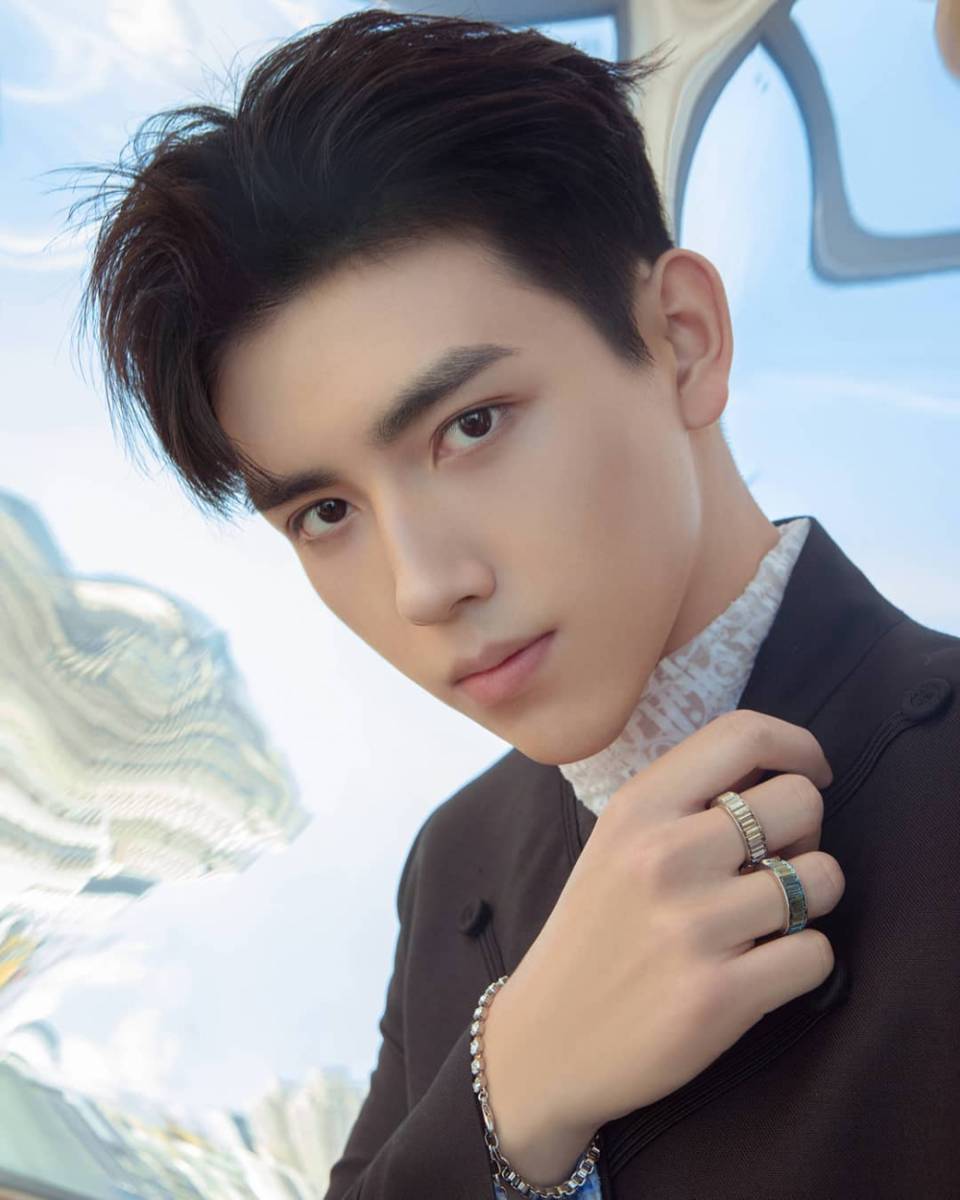Arthur Chen (instagram.com/arthurchenfeiyu)