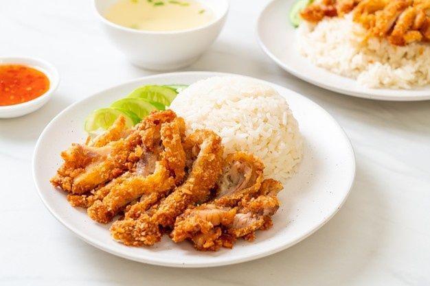 ilustrasi hidangan ayam crispy Hainan (freepik.com)