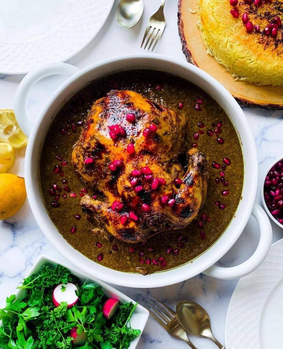 fesenjān (instagram.com/cooking.with.paris)