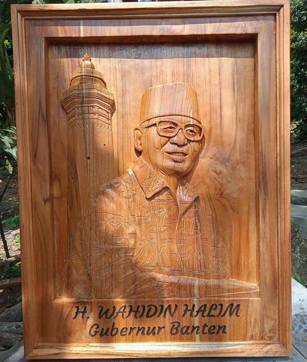 ukiran kayu (instagram.com/iqbal_art_sawarna)