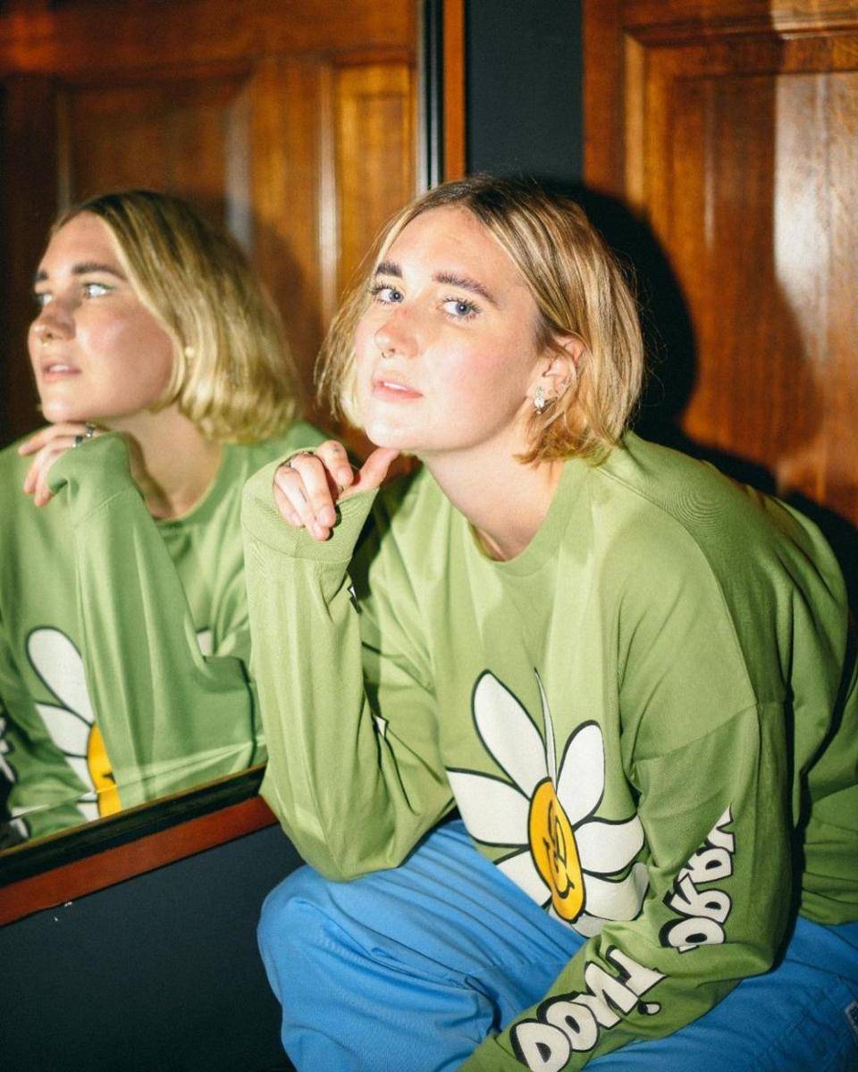potret Natassja Shiner (instagram.com/ficklefriends)