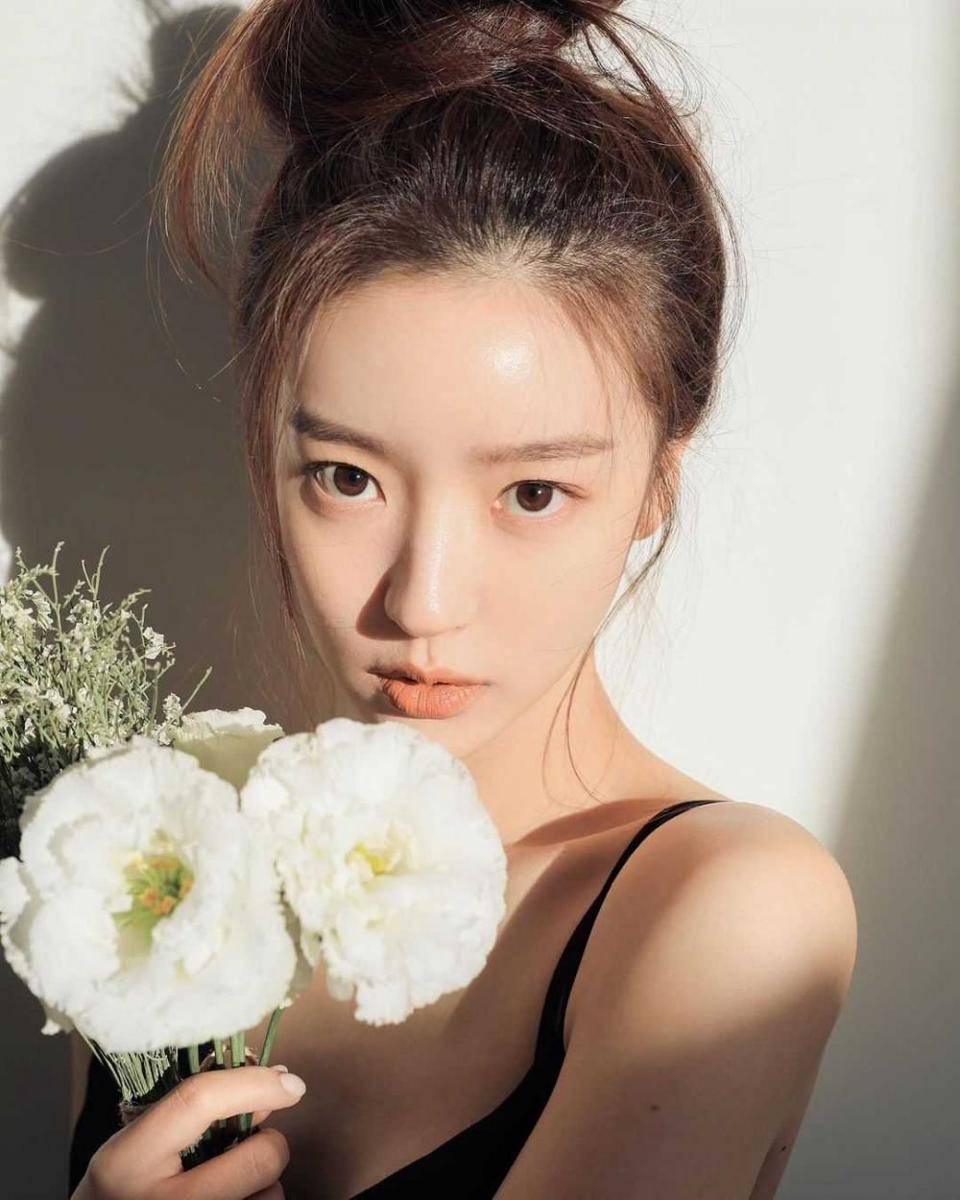 Hong Ji Yoon (instagram.com/ziyooni)