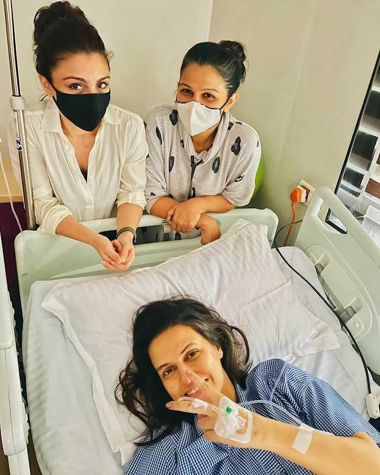 Neha Dhupia dan sahabat (instagram.com/sakpataudi)