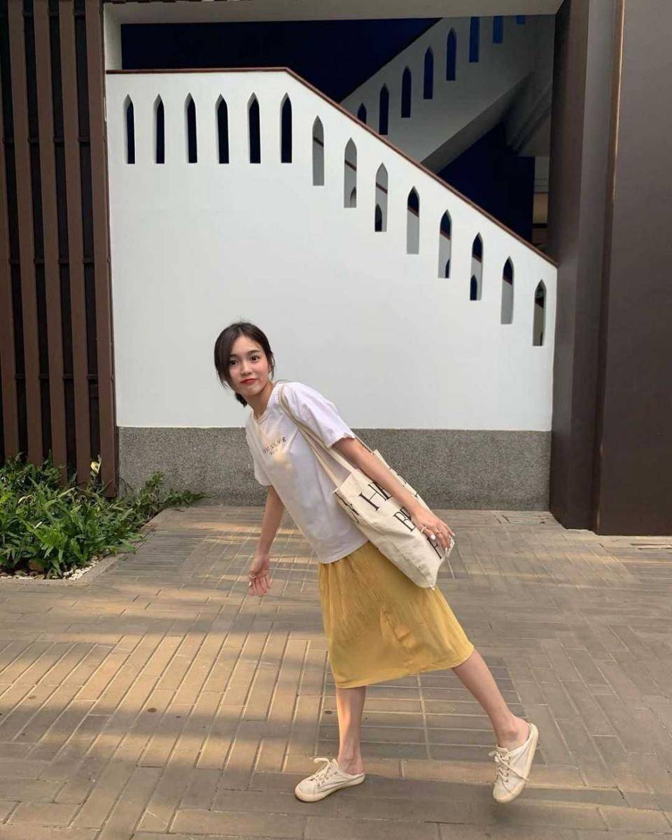 Padu padan rok ala Love Pattranite (instagram.com/loverrukk)