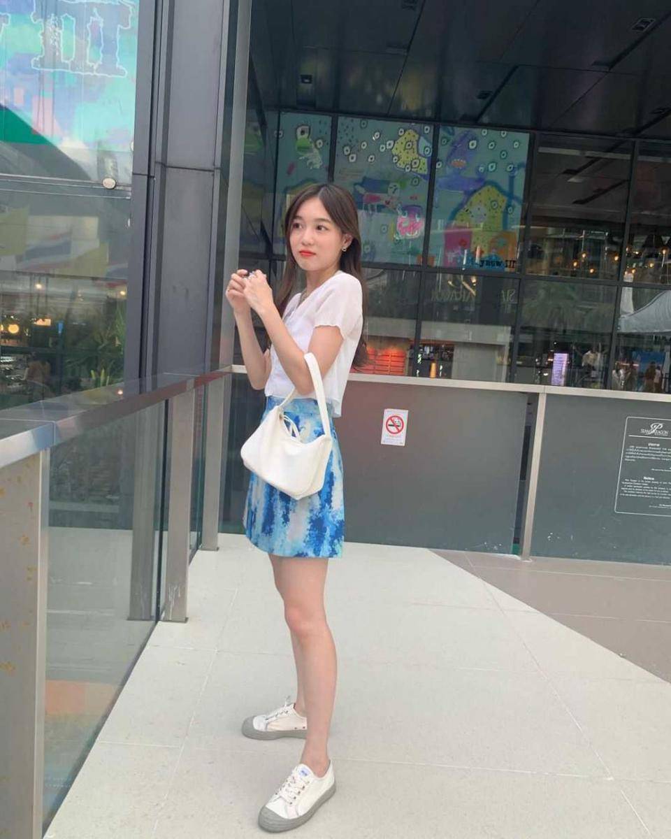 Padu padan rok ala Love Pattranite (instagram.com/loverrukk)