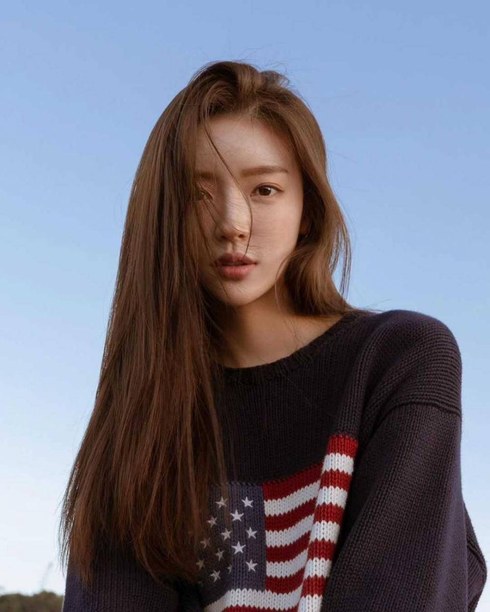 Hong Ji Yoon (instagram.com/ziyooni)