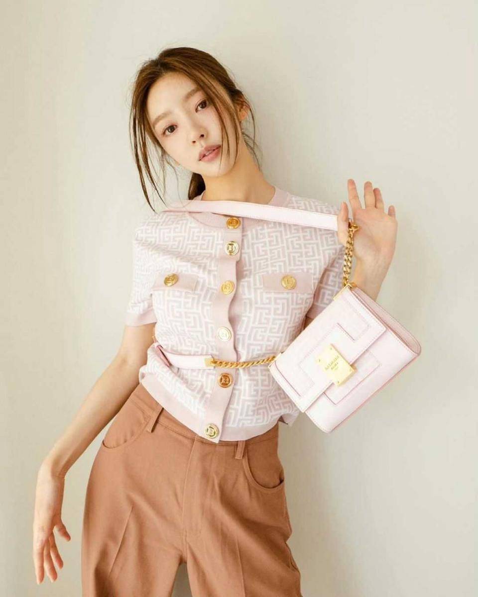 Hong Ji Yoon (instagram.com/ziyooni)