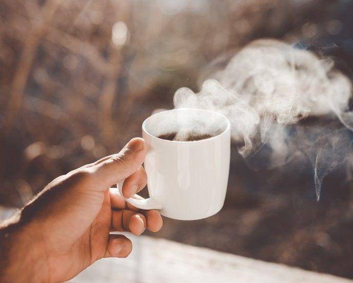 ilustrasi secangkir kopi (unsplash.com/Clay Banks)