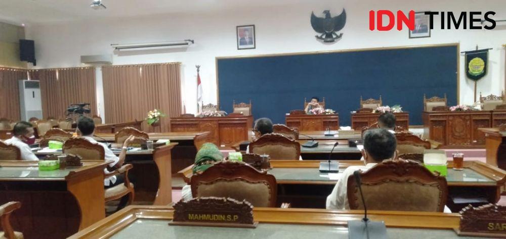 Rapat koordinasi antara Komisi C DPRD Bantul dengan DLH, DPUPKP serta Dispertaru Bantul terkait perizinan Little Tokyo (IDN Times/Daruwaskita)