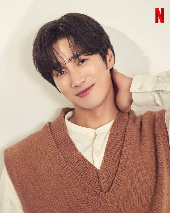 Ahn Bo Hyun (instagram.com/netflixkr)