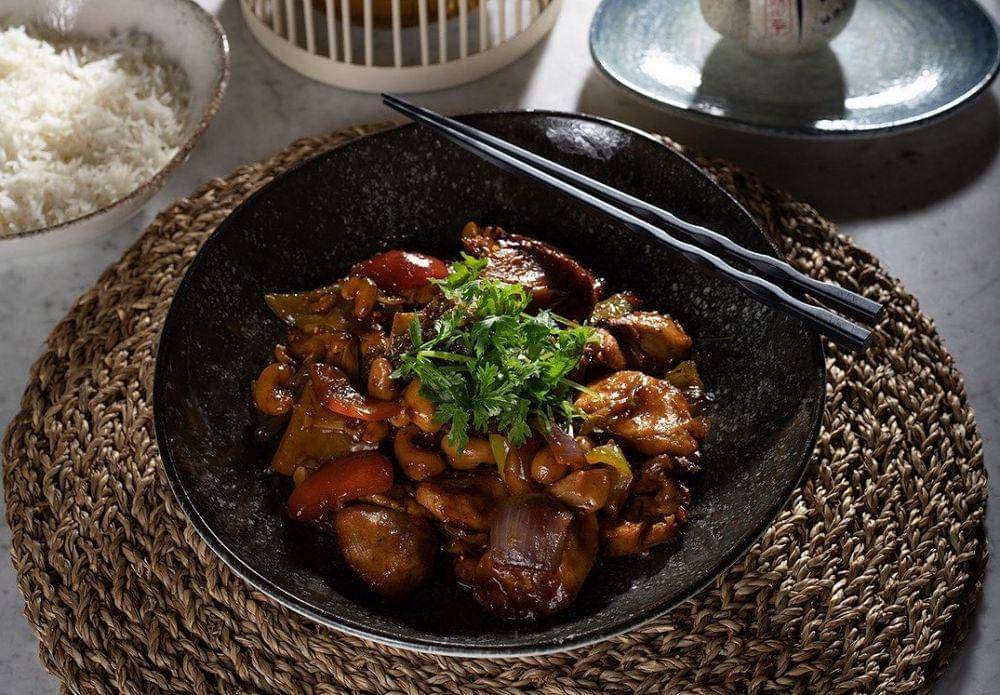 cashew chicken (instagram.com/nuwaeg)