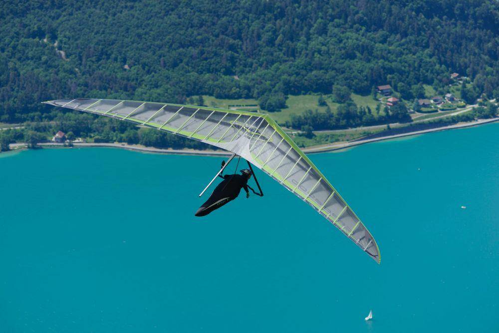 ilustrasi permainan hang gliding (pexels.com/CedricEstienne)