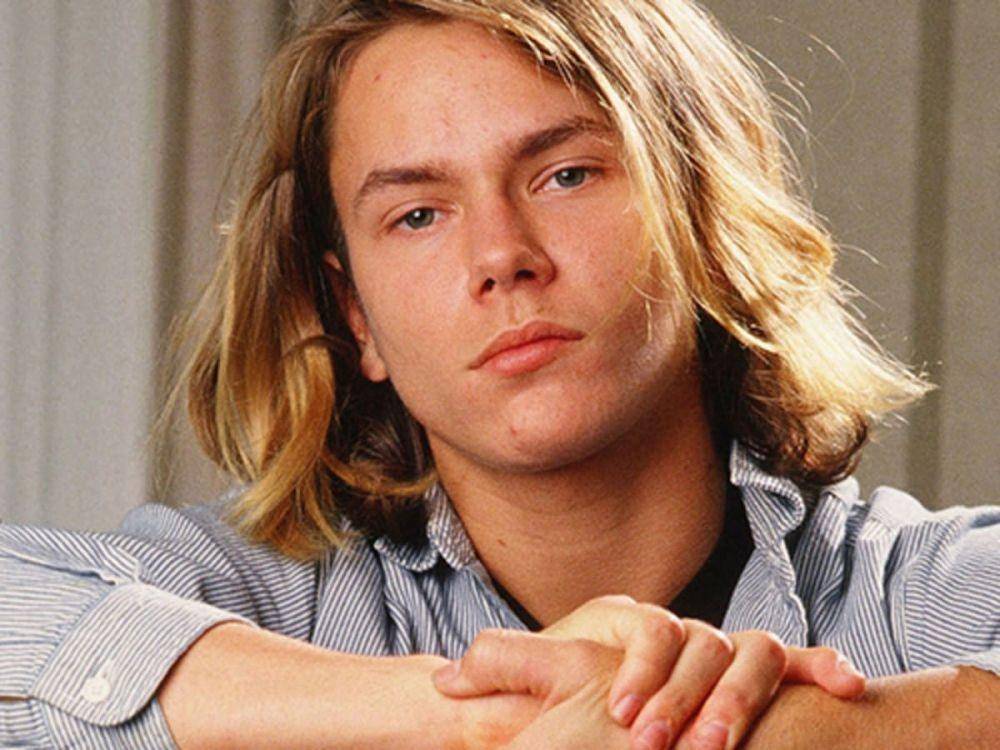 River Phoenix (biography.com)