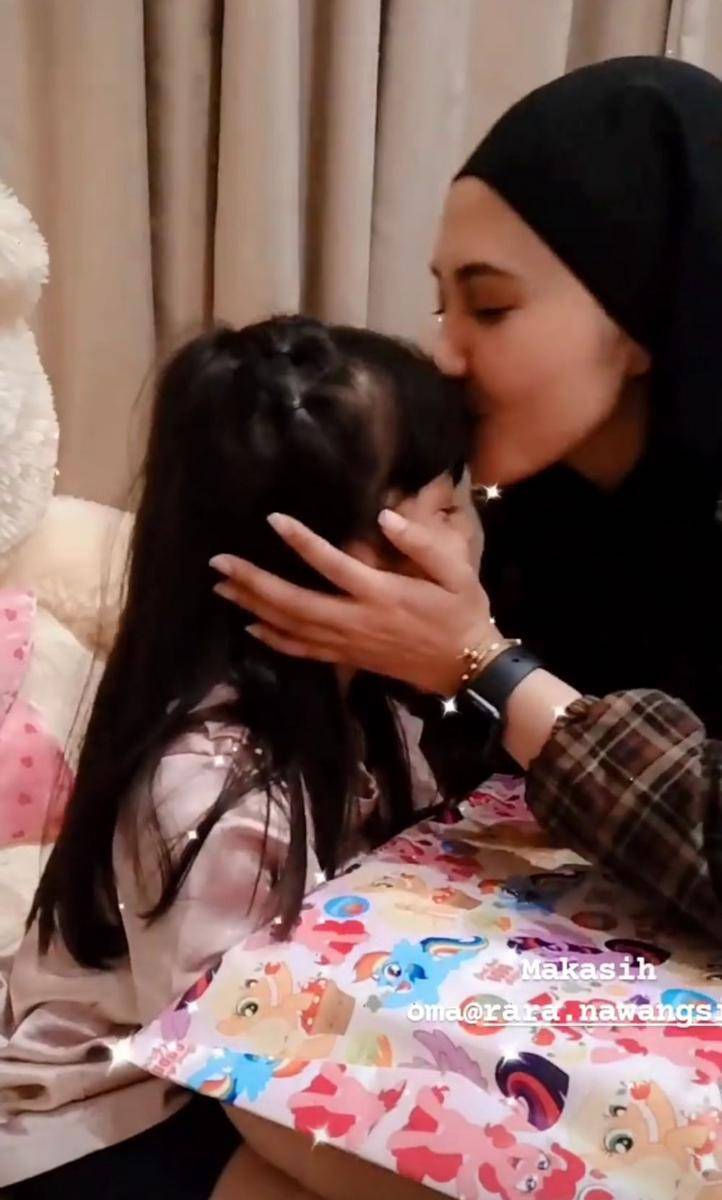 Rara Nawangsih (instagram.com/farashakila2015)
