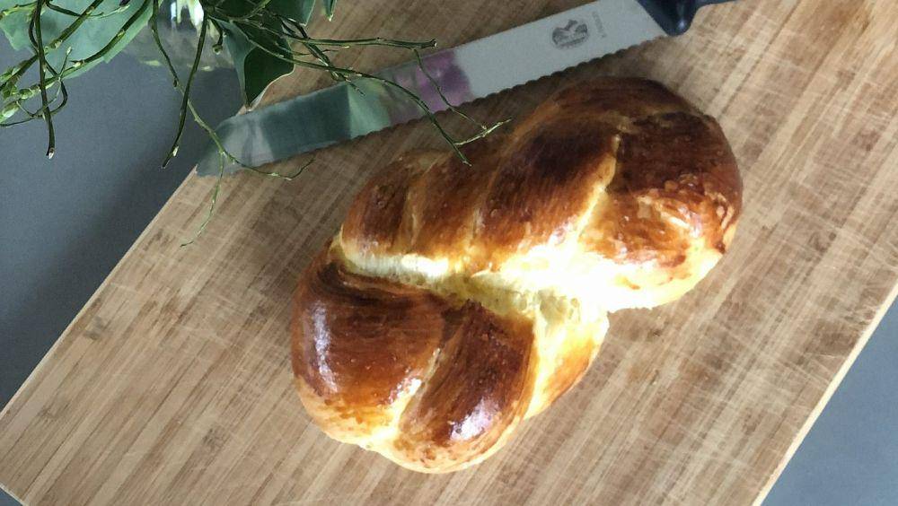 ilustrasi braided egg bread (pixabay.com/jurtoujour)