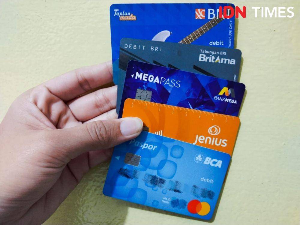 Ilustrasi kartu debit (IDN Times/Vadhia Lidyana)