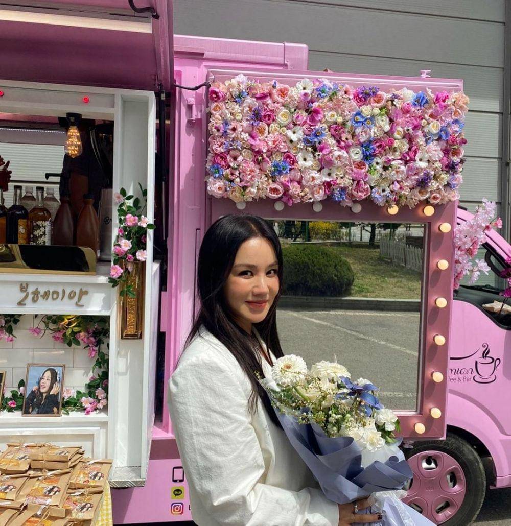 Uhm Jung Hwa (instagram.com/umaizing)