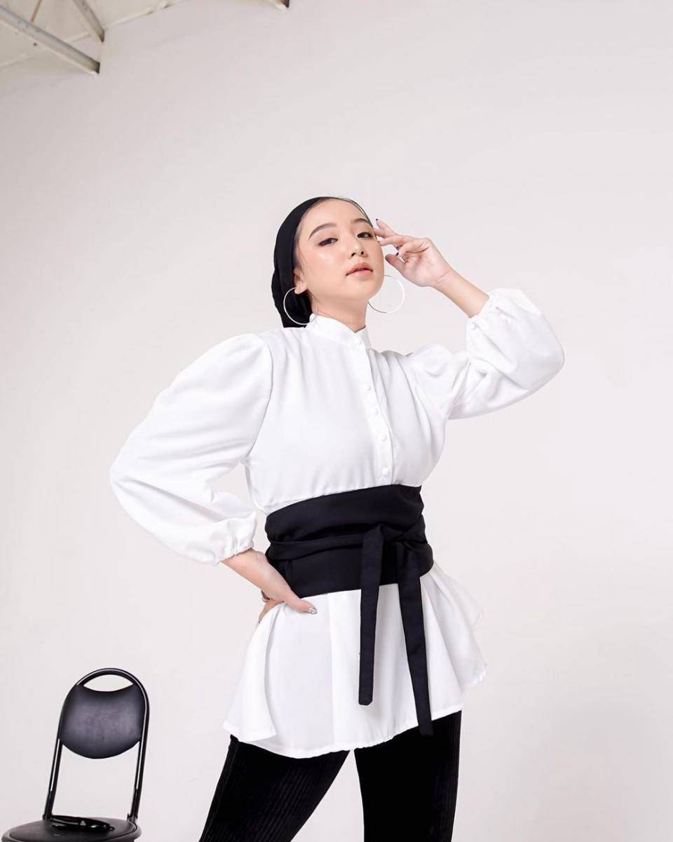 Outfit Qamara Ashara mengenakan obi belt (instagram.com/qamara.asr)