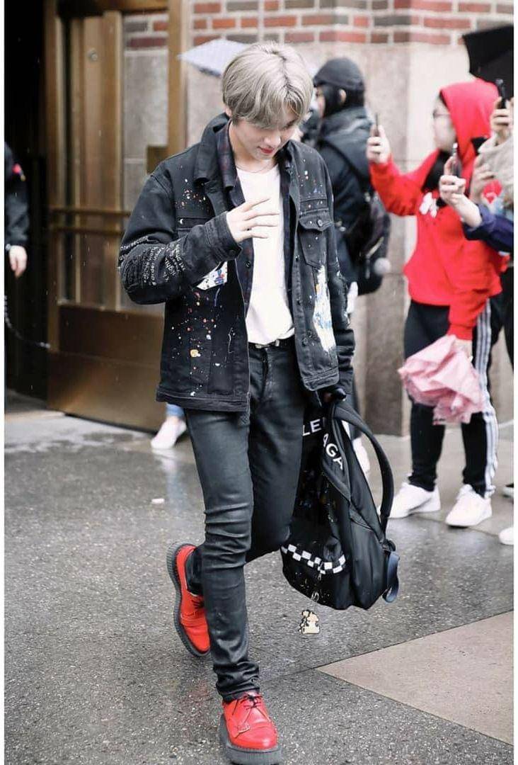 Outfit serba hitam Haechan NCT (instagram.com/nctchilldream)