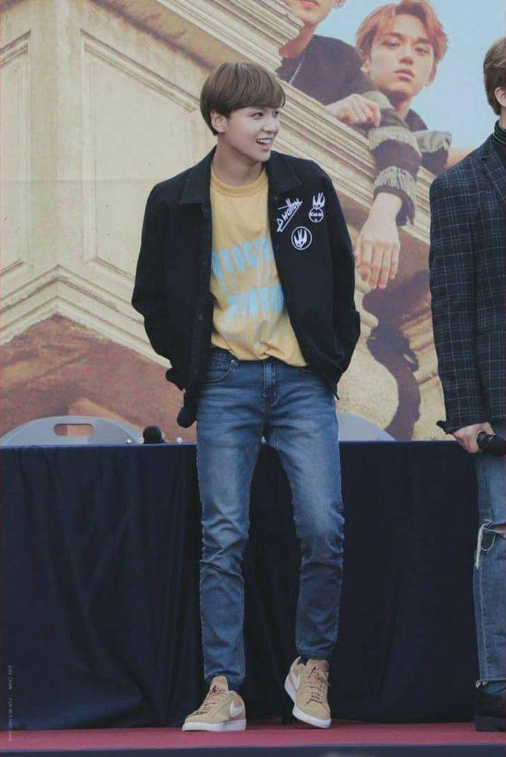 Outfit serba hitam Haechan NCT (instagram.com/nctchilldream)