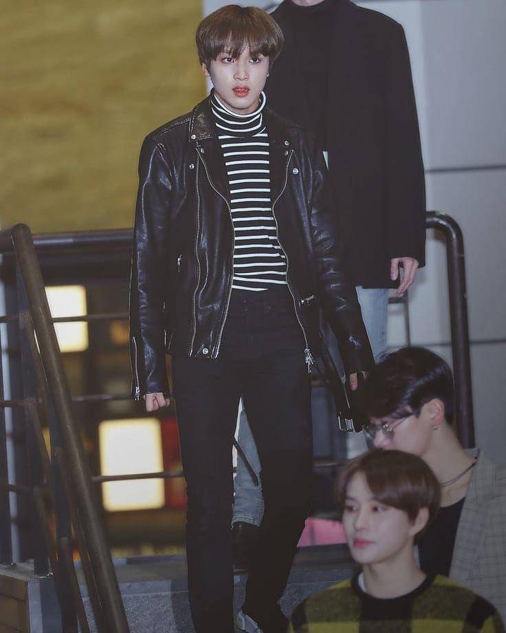 Outfit serba hitam Haechan NCT (instagram.com/nctchilldream)