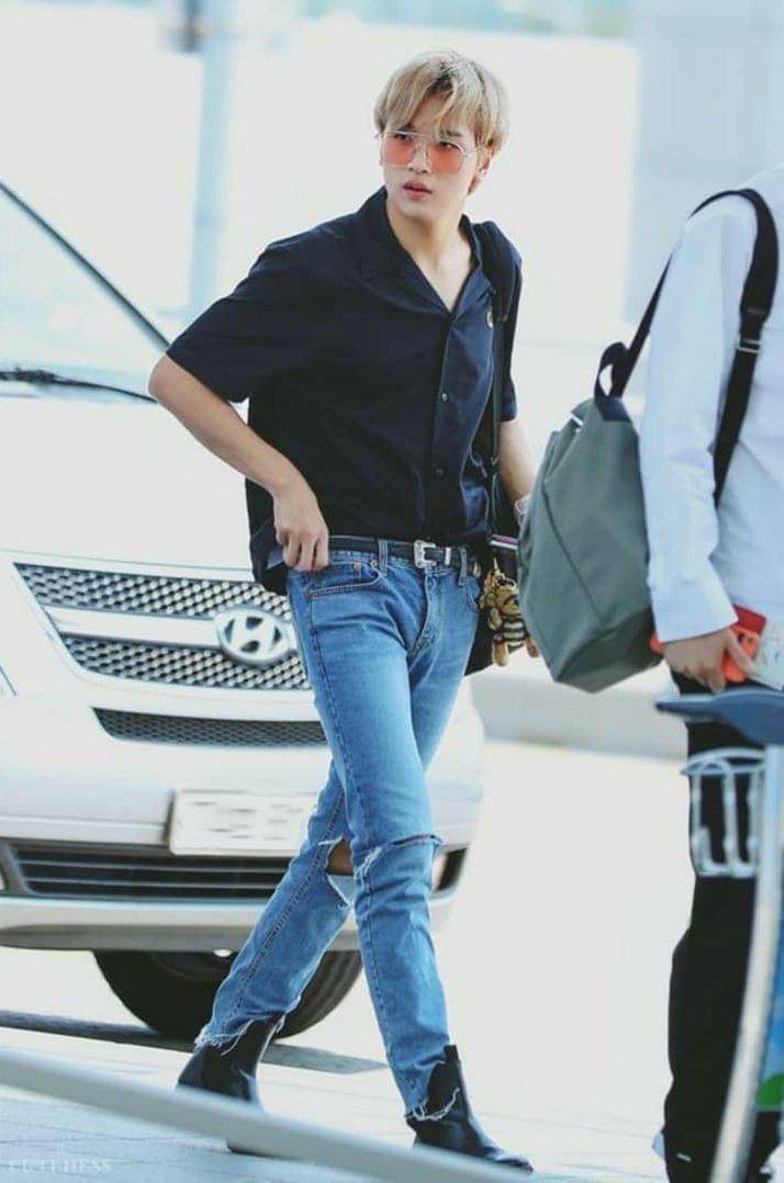 Outfit serba hitam Haechan NCT (instagram.com/nctchilldream)